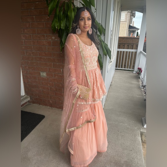 Peach pink Gharara / Sharara Indian Suit. Perfect condition, size Small / Medium - Picture 3 of 4